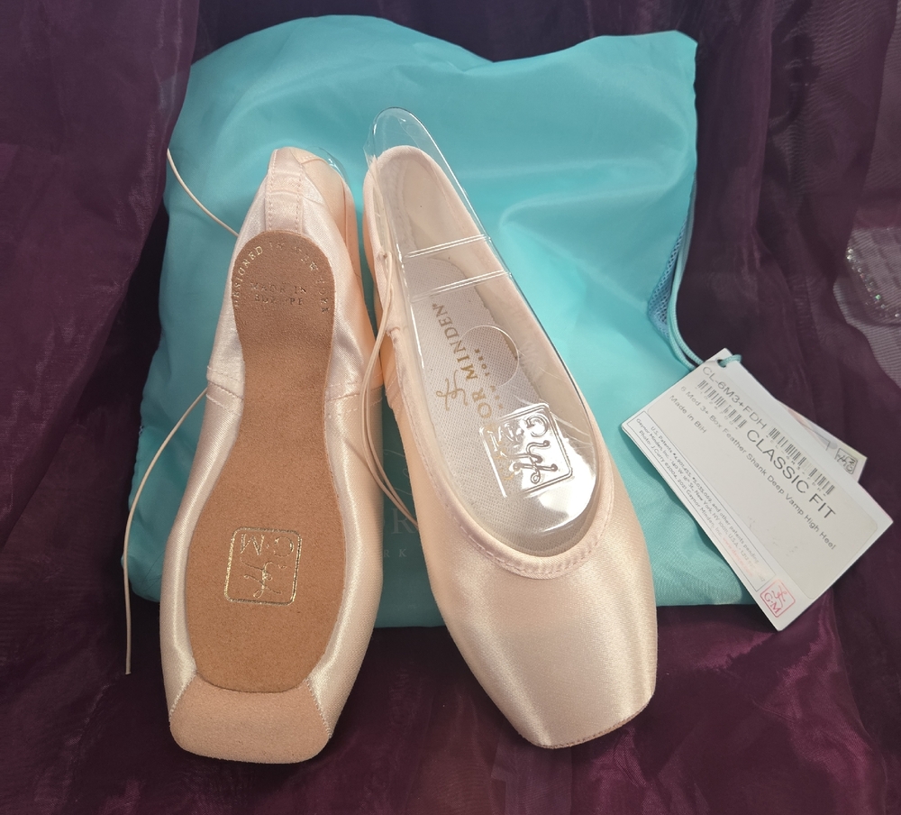 Gaynor Minden Women's Satin point Shoes - Light Pink